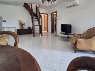 Appartamento in Vendita a Santo Stefano di Magra, zona Ponzano Magra, 250'000€, 149 m²