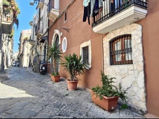 Quadrilocale in Vendita a Catania, zona Via Carlo Marcellino, 115'000&euro;, 135 m², arredato