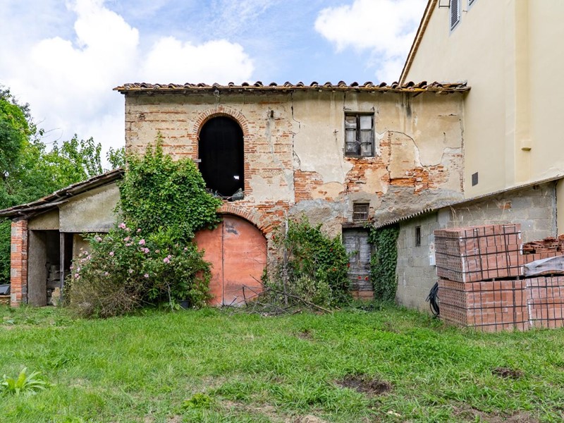 Casale in Vendita a Fucecchio, zona Pinete, 125'000€, 150 m²
