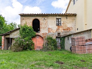 Casale in Vendita a Fucecchio, zona Pinete, 125'000€, 150 m²