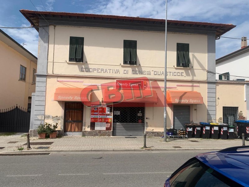 Immobile commerciale in Vendita a Collesalvetti, zona Guasticce, 140'000€, 120 m²