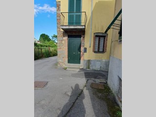 Casa Indipendente in Vendita a Capannori, zona Segromigno In Monte, 139'000€, 80 m², arredato