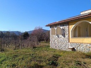 Casa Indipendente in Vendita a Castelnuovo Magra, zona Molicciara, 450'000€, 240 m²