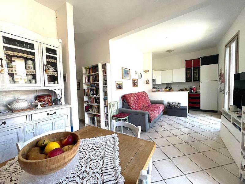 Quadrilocale in Vendita a Empoli, zona Serravalle, 250'000€, 90 m², con Box