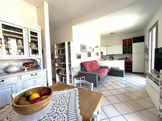 Quadrilocale in Vendita a Empoli, zona Serravalle, 250'000€, 90 m², con Box