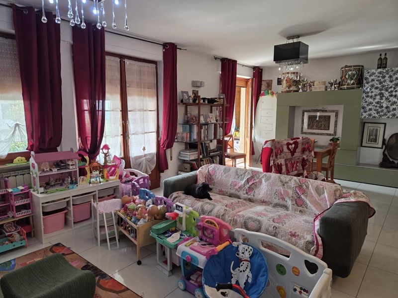 Appartamento in Vendita a Monteriggioni, zona Colombaio, 380'000€, 147 m², arredato, con Box