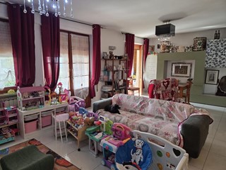 Appartamento in Vendita a Monteriggioni, zona Colombaio, 380'000€, 147 m², arredato, con Box