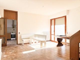 Appartamento in Vendita a Vinci, zona Spicchio, 228'000€, 135 m², con Box