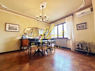 Appartamento in Vendita a Volterra, 128'000€, 134 m², arredato, con Box