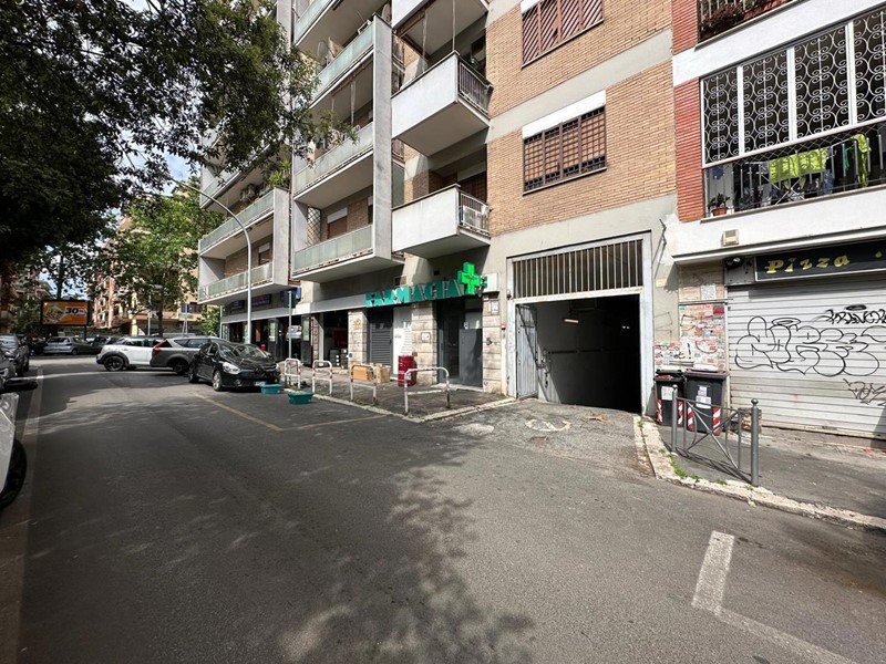 Box in Vendita a Roma, 64'000€, 24 m²