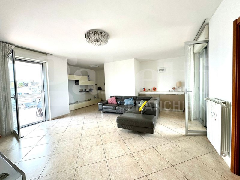 Attico in Vendita a Bari, 265'000€, 125 m²