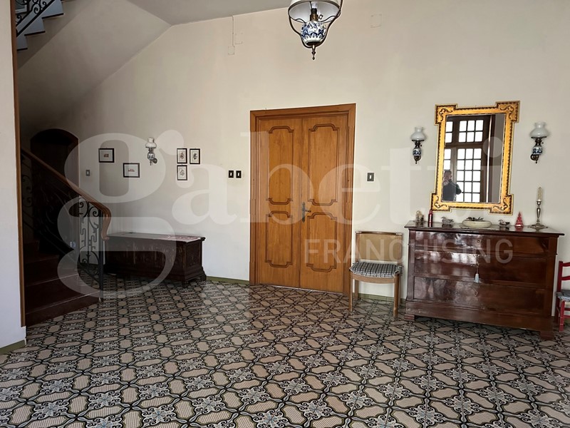 Villa in Vendita a Avellino, 590 m²