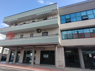 Negozio in Vendita a San Giorgio Ionico, 280'000€, 220 m²