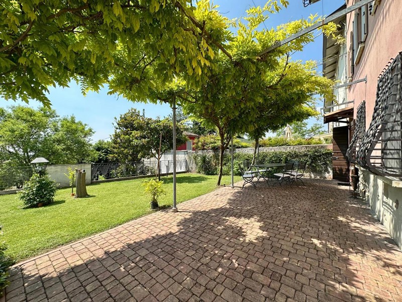 Villa in Vendita a Monzambano, 495'000&euro;, 310 m²