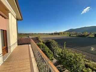 Appartamento in Vendita a Ameglia, 220'000€, 170 m²