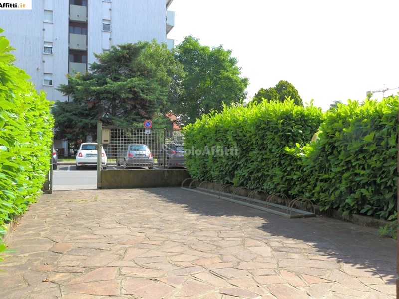 Ufficio in Affitto a Nova Milanese, 1'200&euro;, 93 m²