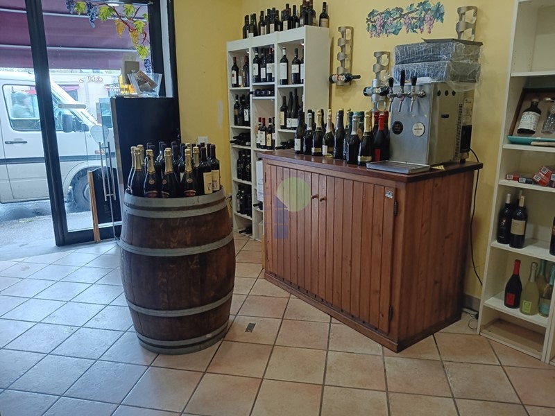Attività commerciale in Vendita a Livorno, zona Ardenza, 70'000&euro;, 40 m²