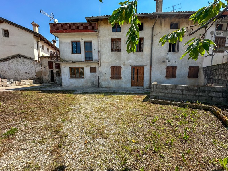 Casa Indipendente in Vendita a Bicinicco, zona Felettis, 44'000€, 221 m²