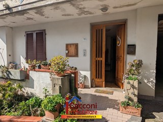 Appartamento in Vendita a Lamporecchio, 165'000€, 120 m², con Box