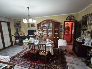 Appartamento in Vendita a Lucca, zona Monte San Quirico, 300'000€, 125 m², arredato, con Box