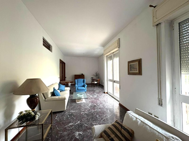 Appartamento in Vendita a Massa, 250'000&euro;, 227 m²