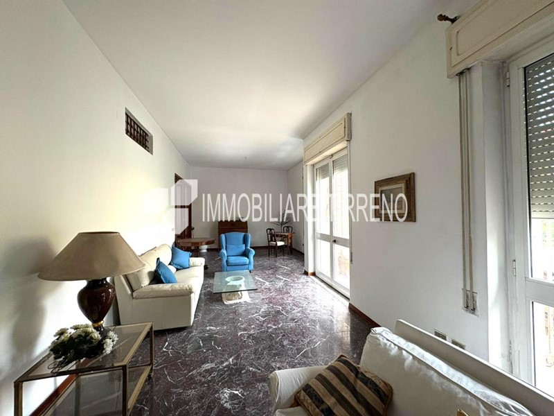 Appartamento in Vendita a Massa, 250'000&euro;, 227 m²