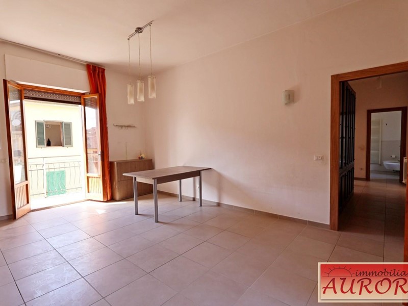 Trilocale in Vendita a Poggibonsi, 160'000€, 81 m², arredato