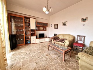 Quadrilocale in Vendita a Monteriggioni, zona Belverde, 237'000€, 90 m², arredato, con Box