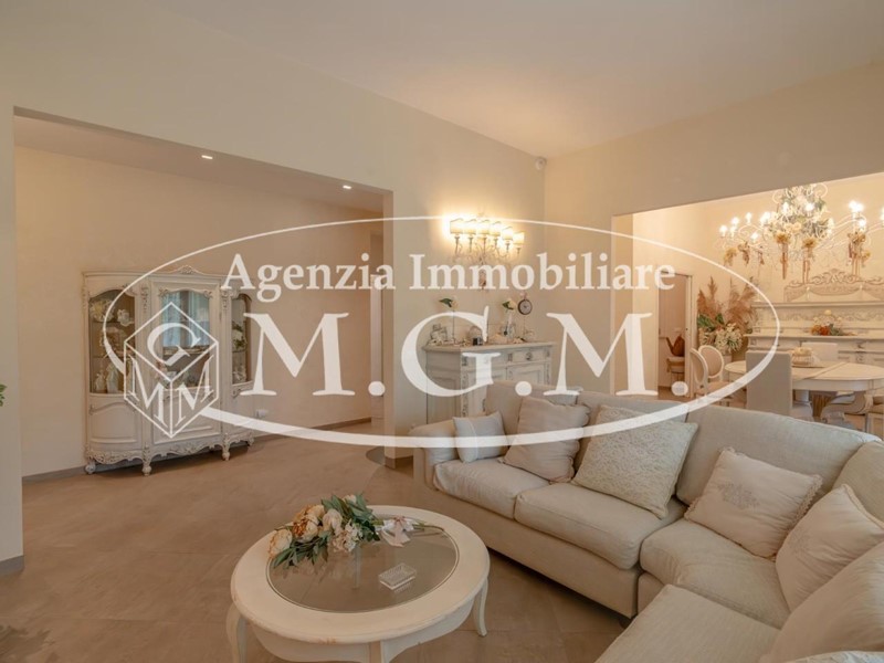 Casa Semi Indipendente in Vendita a Ponsacco, 649'000€, 354 m², arredato