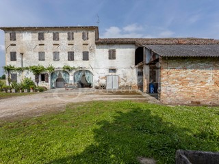 Casale in Vendita a Pramaggiore, 115'000€, 350 m²