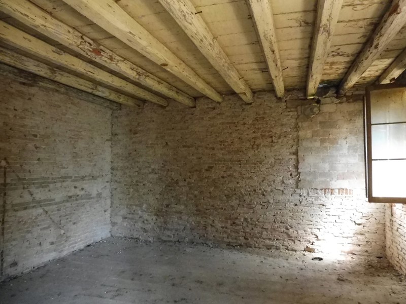 Casale in Vendita a Agugliaro, 170'000&euro;, 950 m²