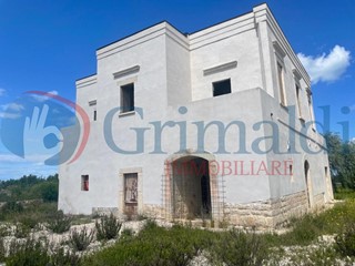 Villa in Vendita a Trani, 440'000€, 500 m²