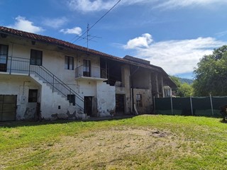 Casale in Vendita a Cantalupa, 65'000€, 290 m²