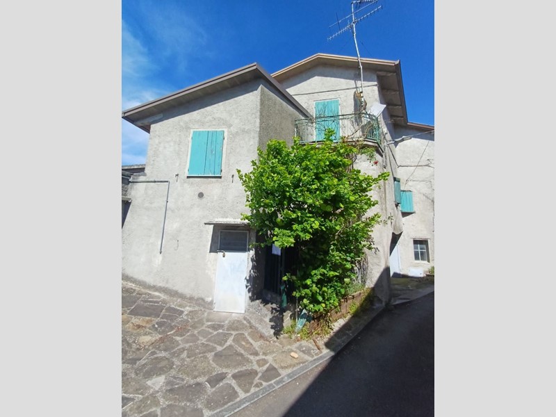 Casa Indipendente in Vendita a Solignano, 50'000&euro;, 140 m²