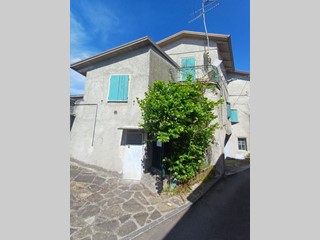 Casa Indipendente in Vendita a Solignano, 50'000&euro;, 140 m²