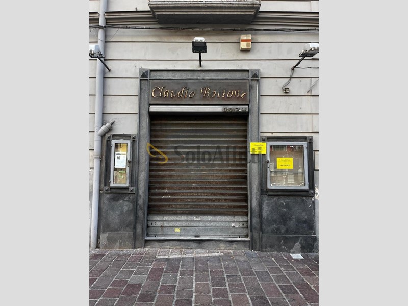 Capannone in Affitto a Napoli, zona Chiaia, 1'450€, 25 m²