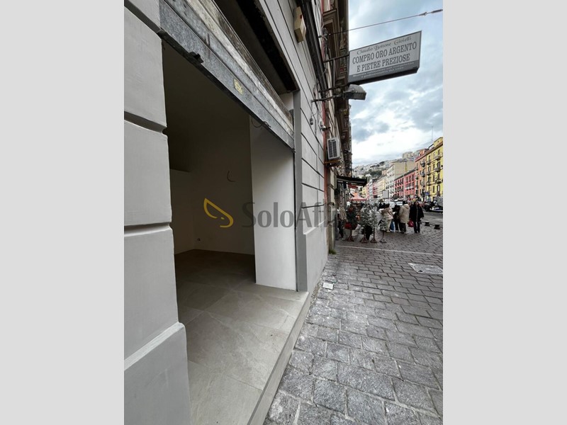 Capannone in Affitto a Napoli, zona Chiaia, 1'450&euro;, 25 m²