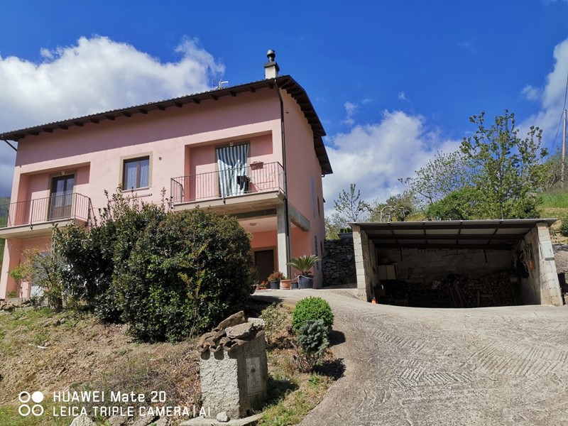 Casa Indipendente in Vendita a Farindola, 220'000€, , con Box