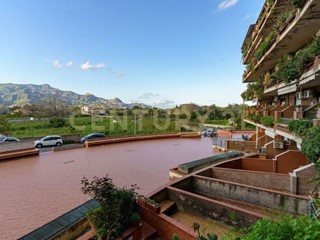 Bilocale in Vendita a Giardini Naxos, 57'000€, 27 m², arredato, con Box