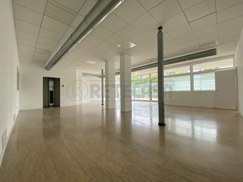 Immobile commerciale in Affitto a Bassano del Grappa, 4'500€, 800 m²