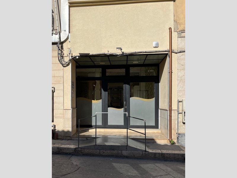 Immobile commerciale in Vendita a Vittoria, zona Via C.ri delle Alpi altezza Via S. Martino, 140'000€, 100 m²