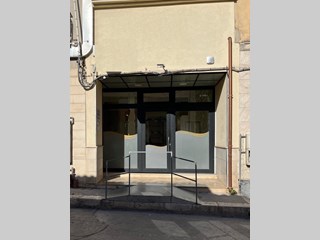 Immobile commerciale in Vendita a Vittoria, zona Via C.ri delle Alpi altezza Via S. Martino, 140'000€, 100 m²
