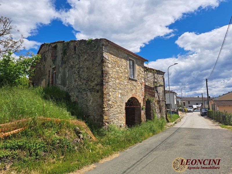 Casale in Vendita a Villafranca in Lunigiana, 50'000€, 230 m²