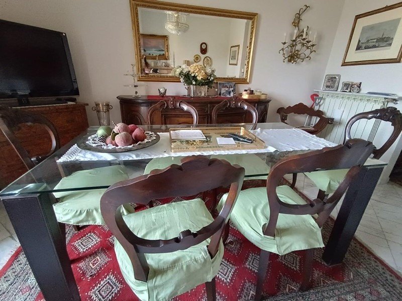 Quadrilocale in Vendita a Carrara, zona Avenza, 170'000€, 90 m², arredato