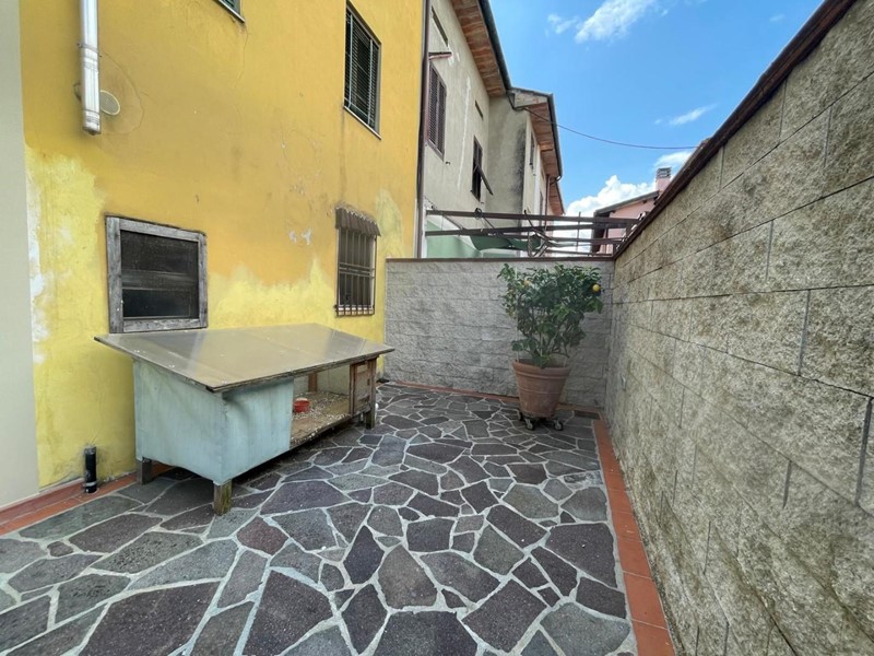 Casa Indipendente in Vendita a Capannori, zona Lammari, 88'000€, 100 m², con Box