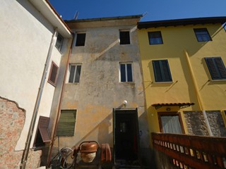 Casa Indipendente in Vendita a Lucca, zona Nave, 120'000&euro;, 120 m²