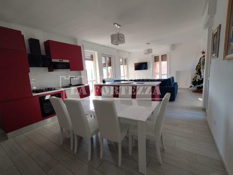 Quadrilocale in Vendita a Pisa, zona Tirrenia, 245'000€, 90 m²