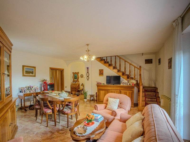 Appartamento in Vendita a Monteriggioni, zona San Martino, 440'000€, 185 m², arredato, con Box