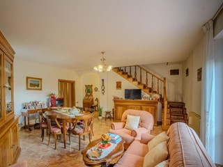 Appartamento in Vendita a Monteriggioni, zona San Martino, 440'000€, 185 m², arredato, con Box