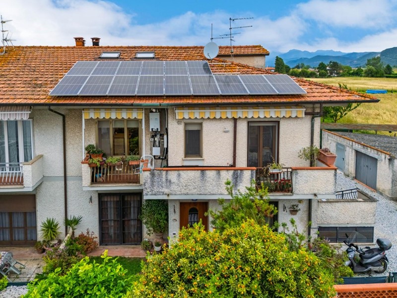 Appartamento in Vendita a San Giuliano Terme, zona Arena Metato, 299'000€, 120 m², con Box